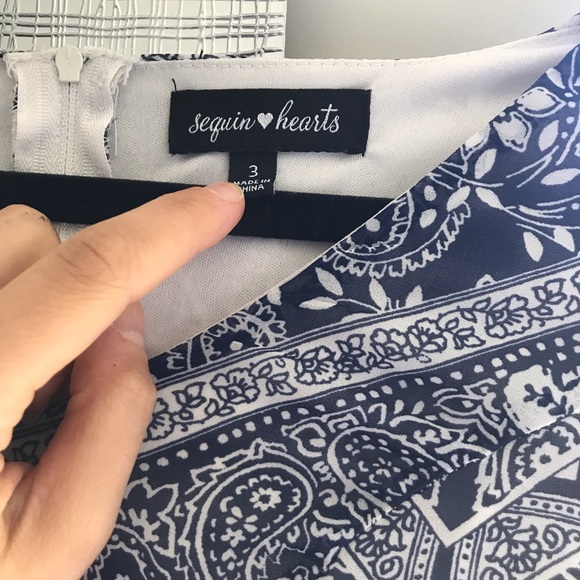 White and island blue dress - Picture 2 of 3